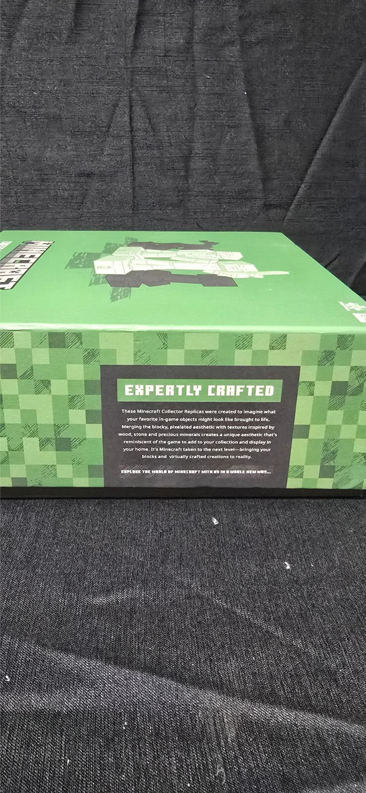 MINECRAFT Overworld Heroes Vs Hostile Mobs Chess Set