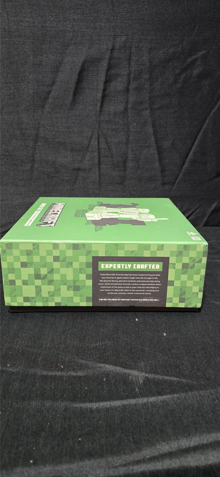 MINECRAFT Overworld Heroes Vs Hostile Mobs Chess Set