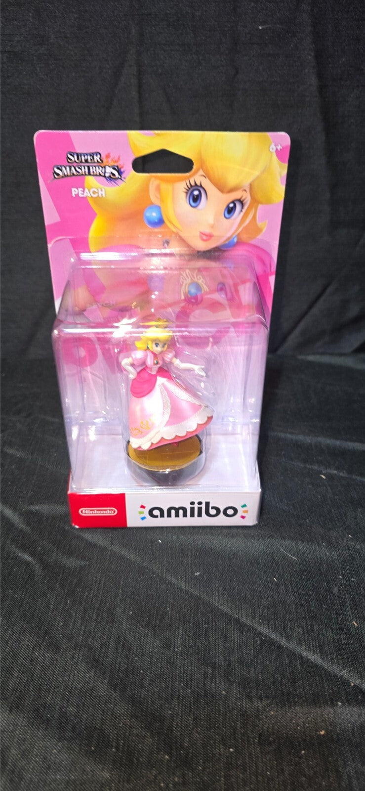Nintendo Princess Peach Super Smash Bros amiibo Figure